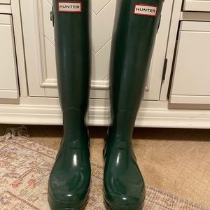 Women’s Hunter Rain boots in Matte Green